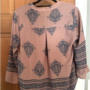 Beautiful Le Lis Top beautiful condition size Medium light pink